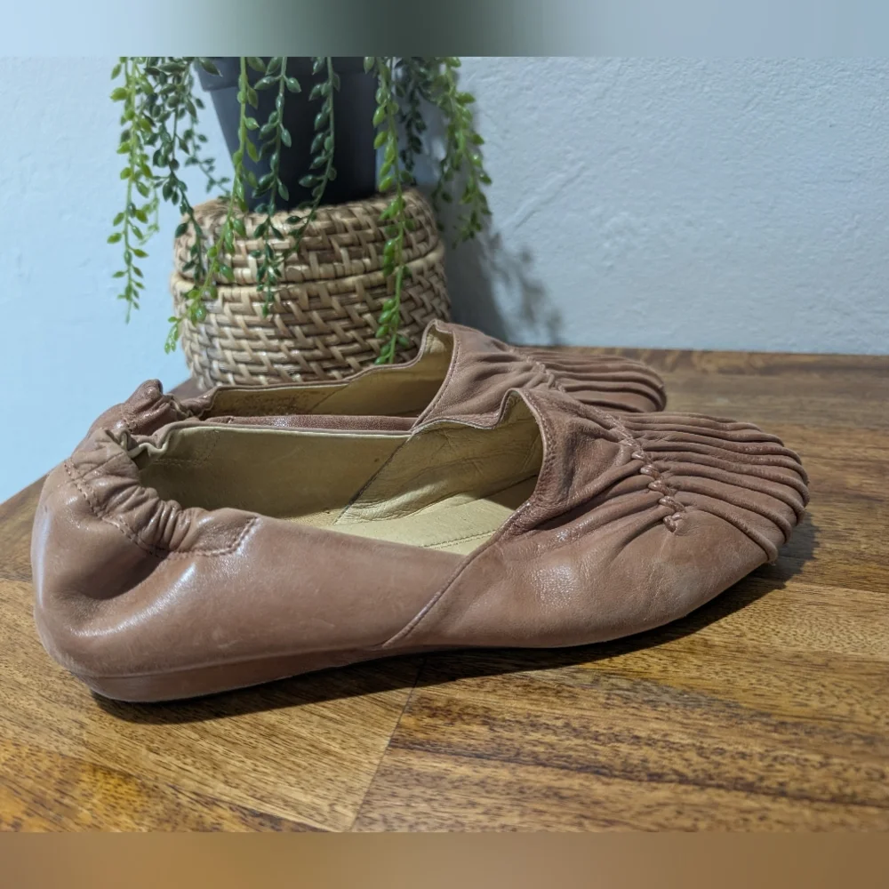 Chocolat‎ Blu Brown Pintuck Soft Leather Slip On Shoes Size Women's 9